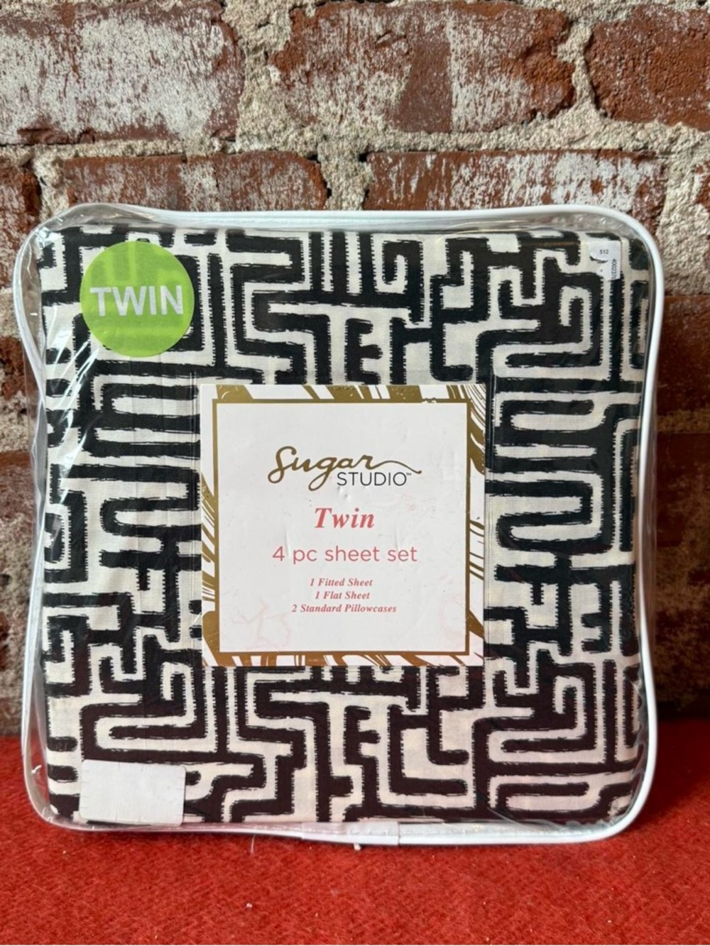 Twin 4-Piece Sheet Set in Black and White